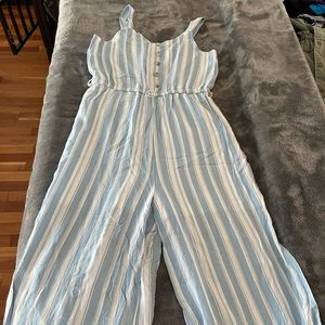 Girls wide leg crop romper. Lined. Excellent condition.